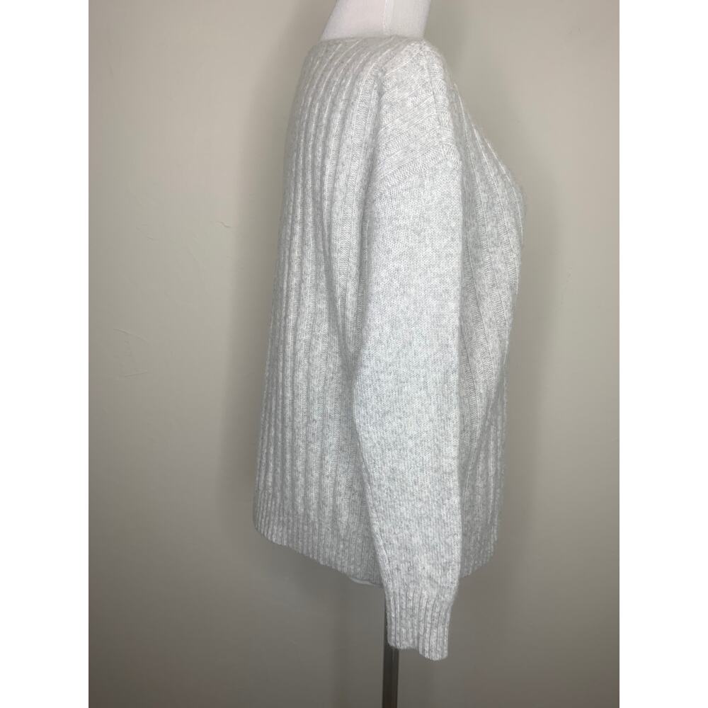 Gap Pale Gray V Neck Sweater Sz Small Cozy Wool Blend Minimalism Preppy - Picture 3 of 8